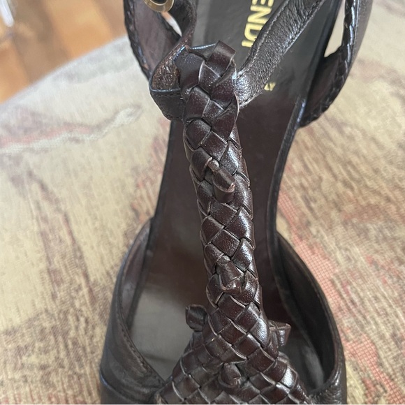 Rare Vintage FENDI Spy Sandals Beautiful Peep Toe with T Strap - Picture 8 of 16